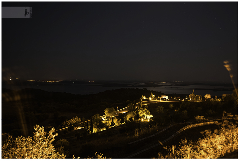 Aussicht vom Castelo de Monsaraz bei Nacht.