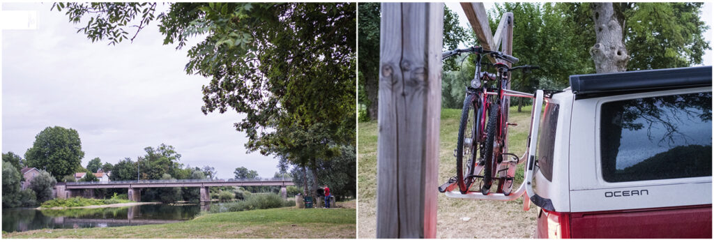 mit dem VW Bus und den Fahrrädern auf dem Fahrradträger unterwegs