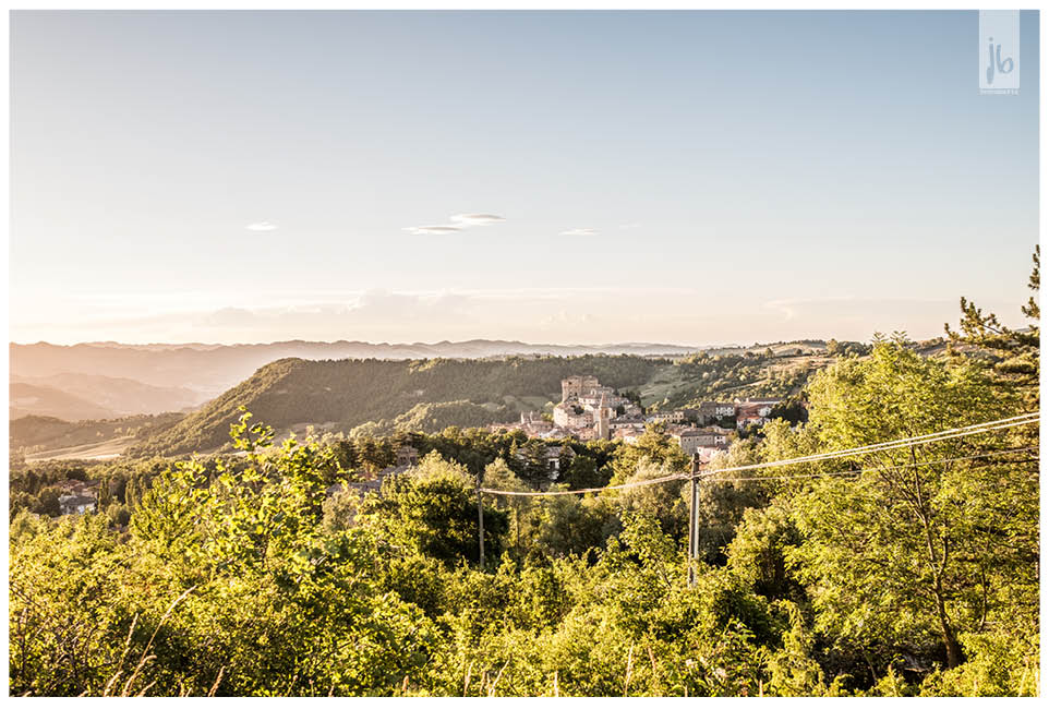 Blick über ein italienisches Dorf