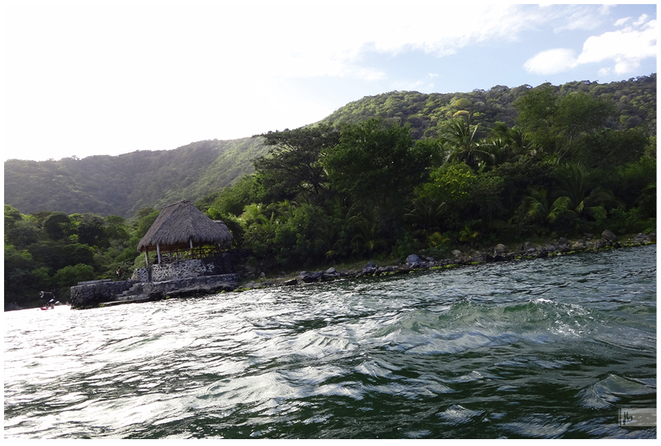 ein Bild von der Laguna de Apoyo, einem Vulkansee in Nicaragua