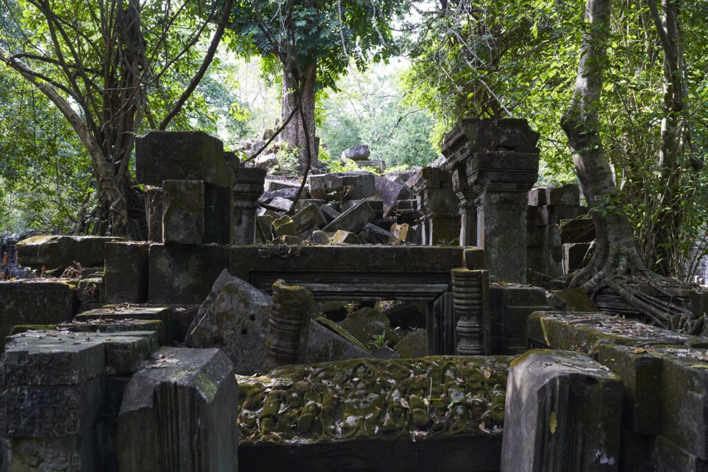 Blick über die Ruinen des Tempel Prasat Beng Mealea in Angkor Wat