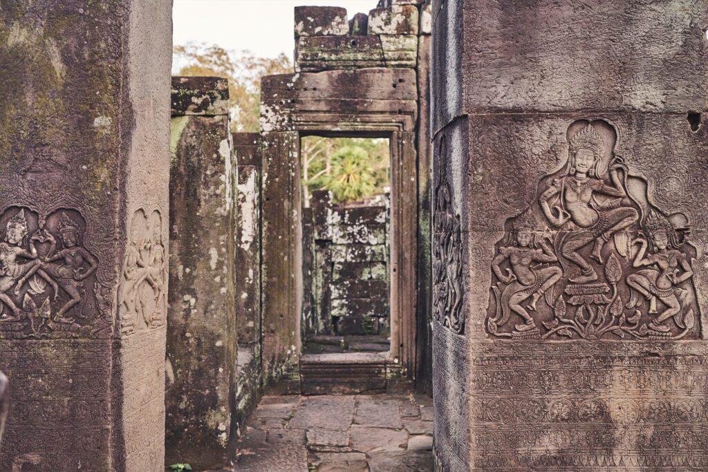 Details auf dem Mauerwerk des Bayon Temple in Angkor Wat