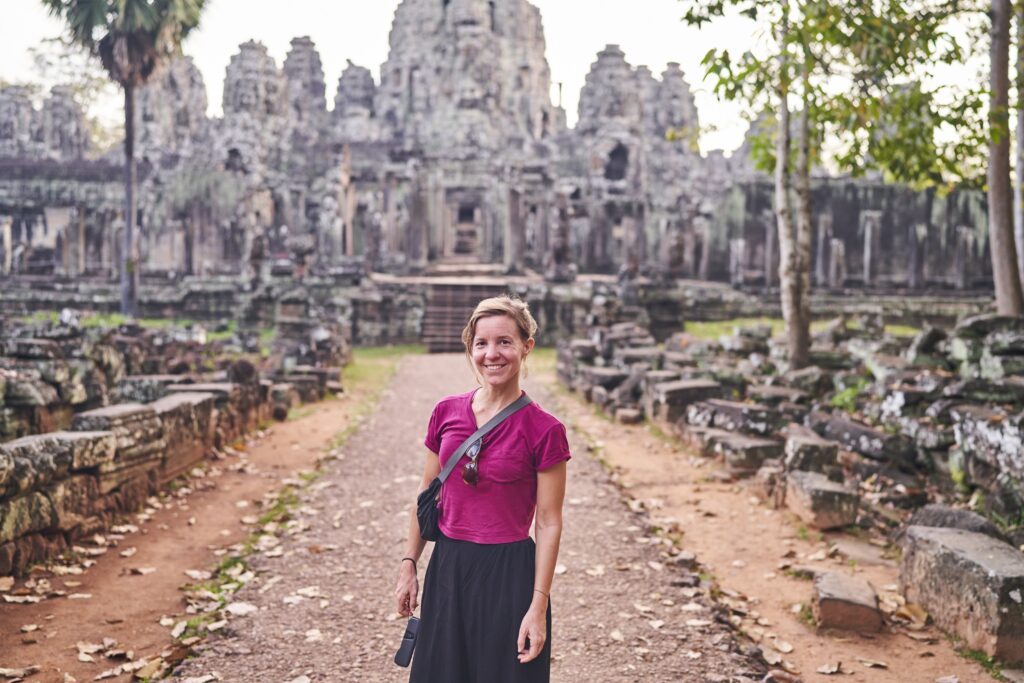 Eine Frau (Ich) vor dem Bayon Temple in Angkor Wat