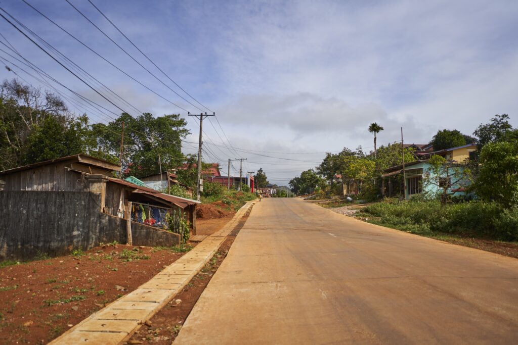 eine ruhige Straße in Sen Monorom