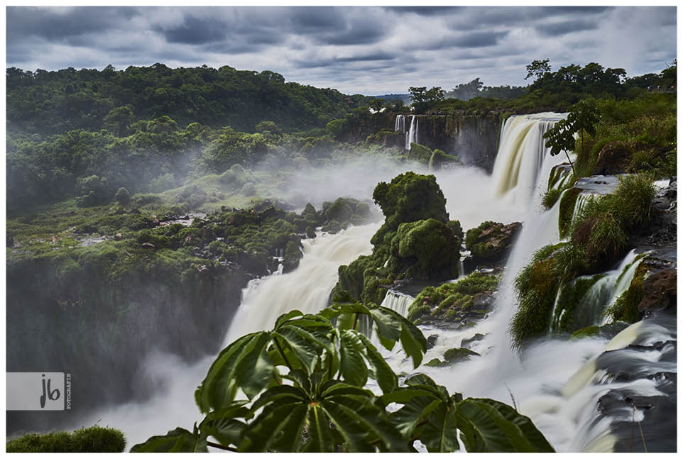 Langzeitaufnahme von den Iguazu Fällen in Argentinien