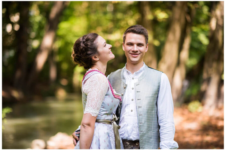 Paarshooting mit der Hochzeitsfotografin in München im englischen Garten