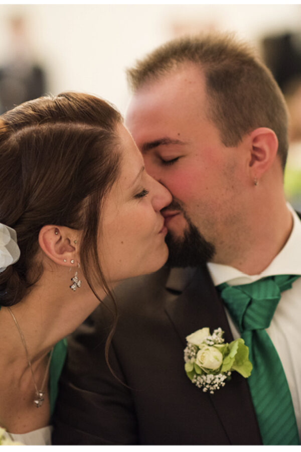 Hochzeitskuss festgehalten von der Hochzeitsfotografin im Kurhaus Bad Tölz