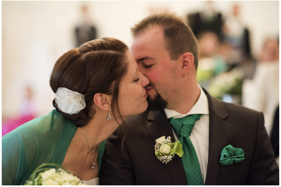 Hochzeitskuss festgehalten von der Hochzeitsfotografin im Kurhaus Bad Tölz